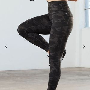 Fabletics Define High Waisted 7/8 Legging Camo S